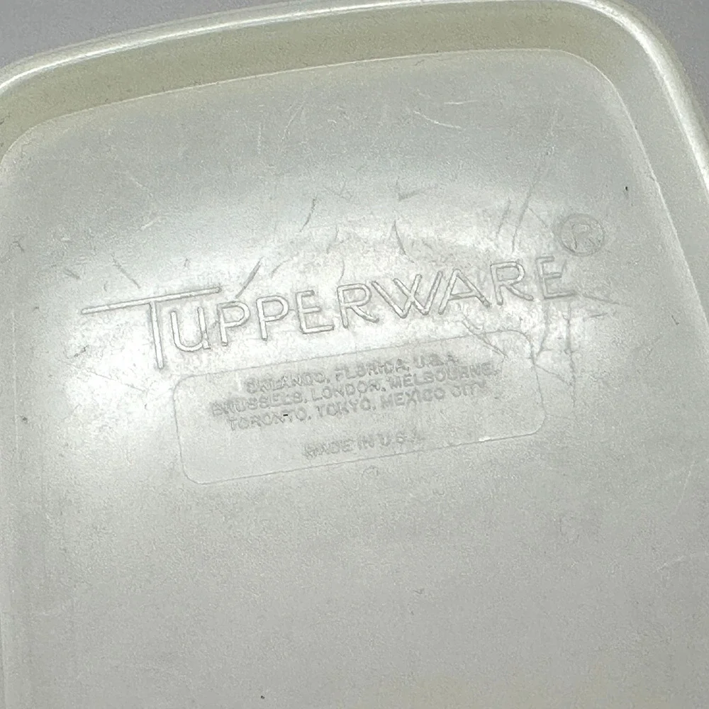 Tupperware Cereal Keeper Store-N-Pour Food Storage Container Flip Top Snap Lid